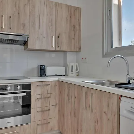 Apartment Phaedrus Living: City Center Residences Emerald *