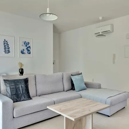Apartment Phaedrus Living: City Center Residences Emerald *
